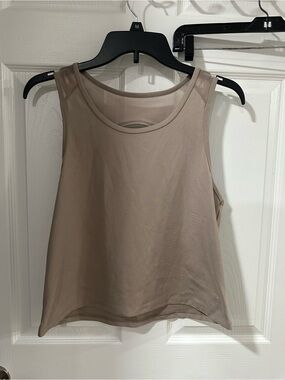 Women’s Sleeveless Muscle Tee Tank in Taupe